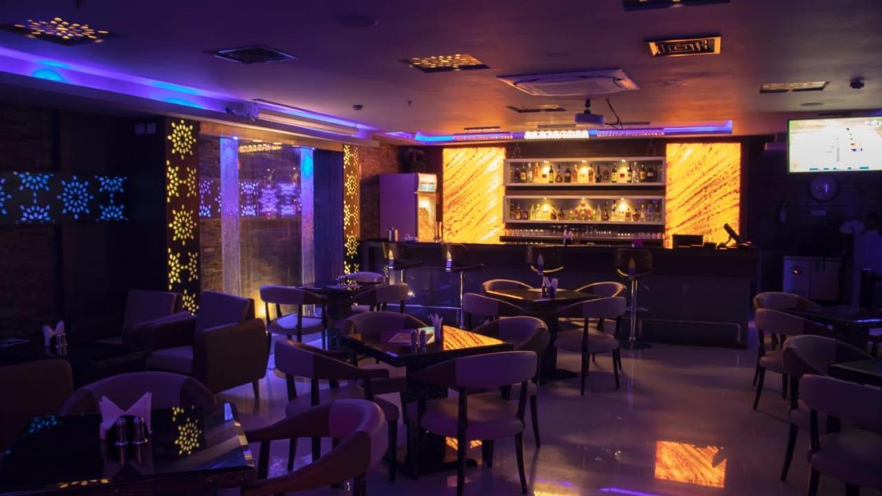 Hotel Srr Grand Ченай Екстериор снимка