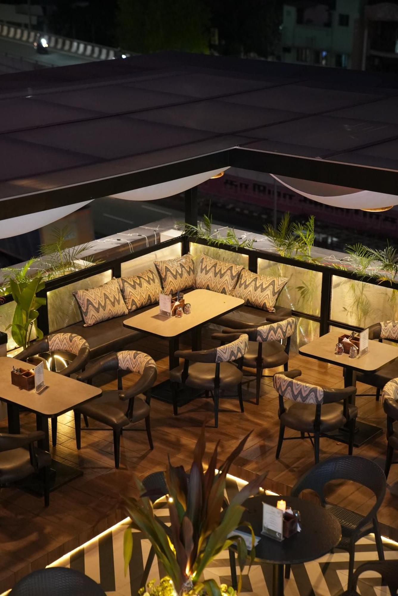 Hotel Srr Grand Ченай Екстериор снимка
