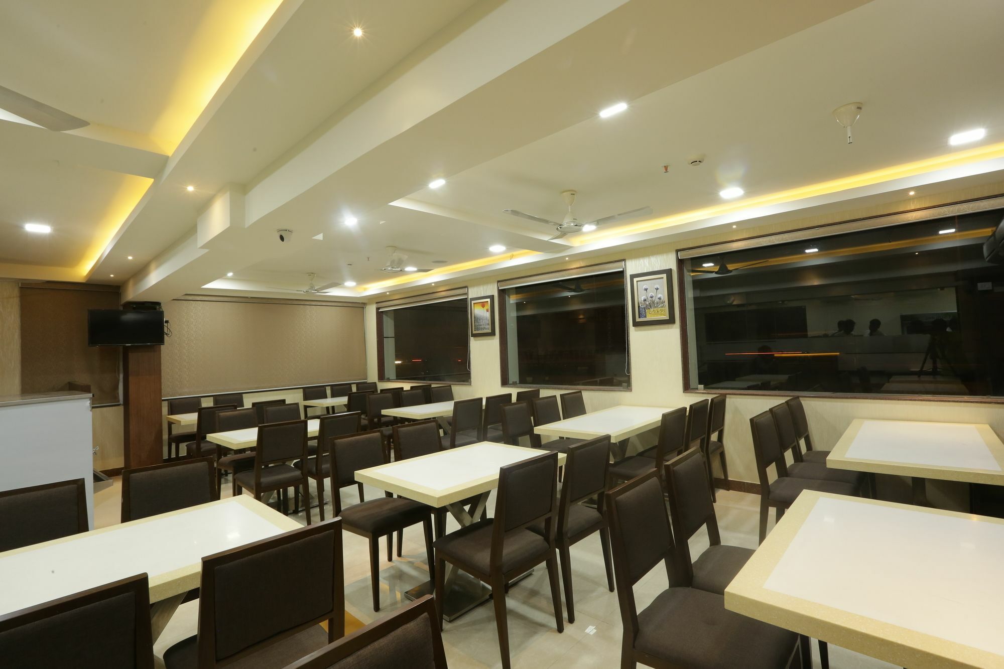Hotel Srr Grand Ченай Екстериор снимка